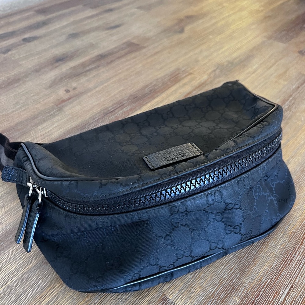 AUTHENTIC Gucci Black Nylon Belt Bag